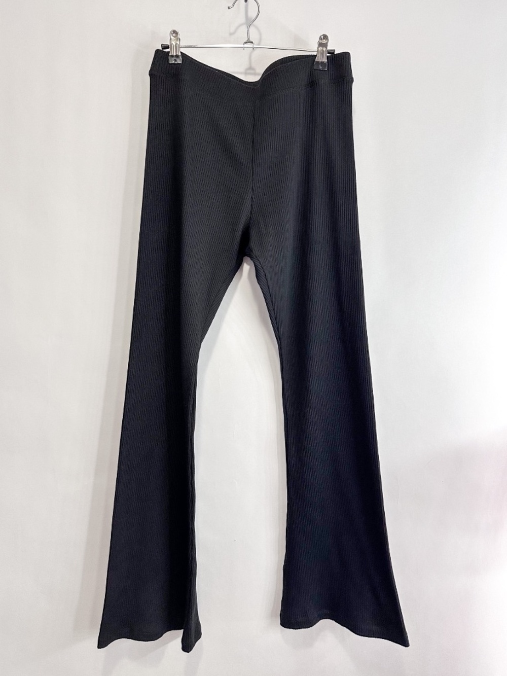 VS Pink Black Ribbed Flare Leg Yoga Pants